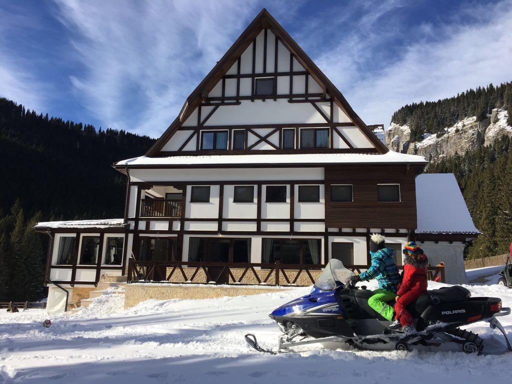 Chalet Alpina Moroeni Exteriér fotografie